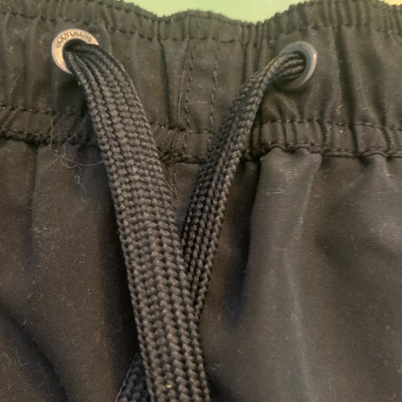 Body Glove - XL mid- swim trunks black lined - Picture 3 of 5